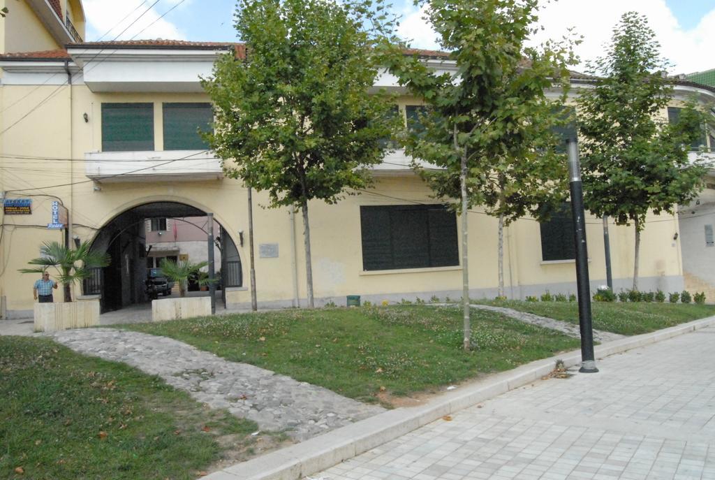 Hotel Relax City Center Tirana Esterno foto