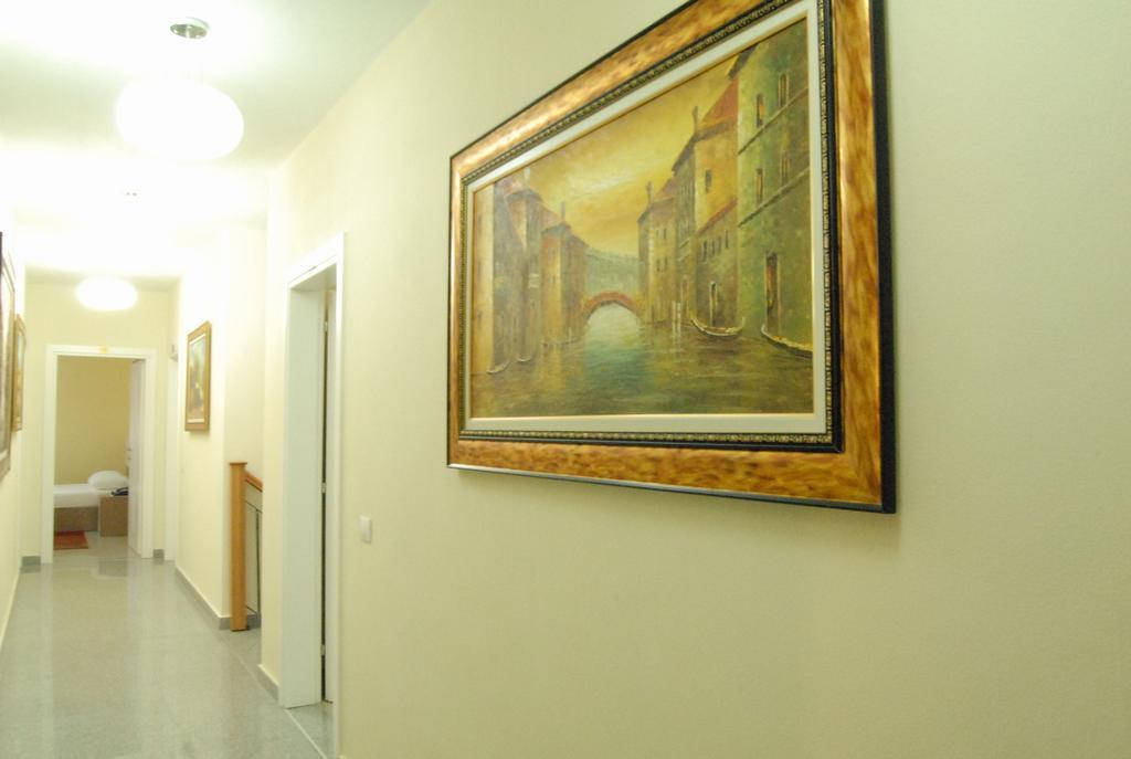Hotel Relax City Center Tirana Esterno foto