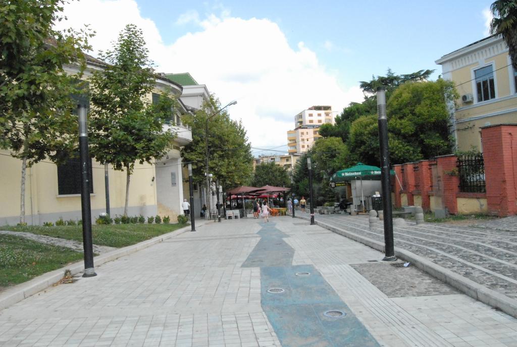 Hotel Relax City Center Tirana Esterno foto