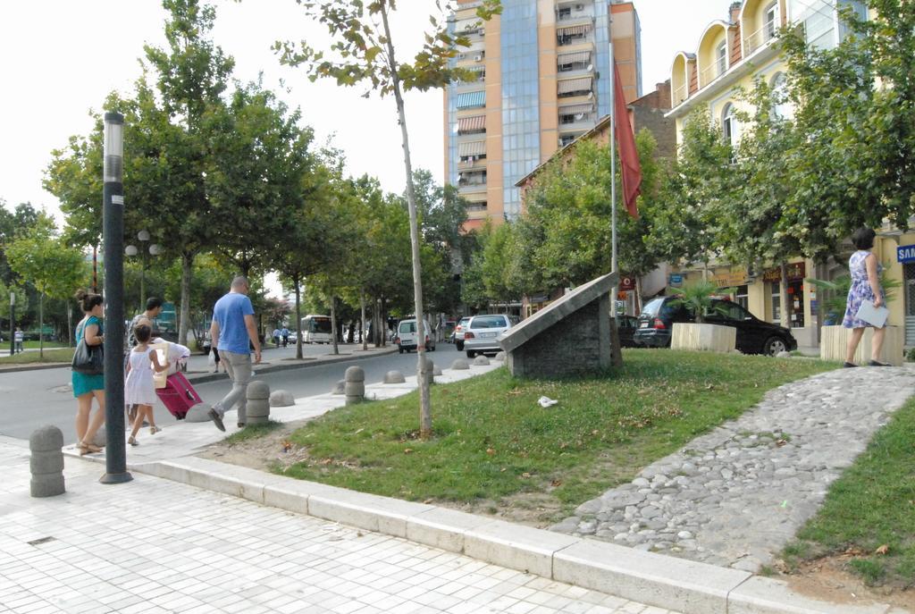 Hotel Relax City Center Tirana Esterno foto