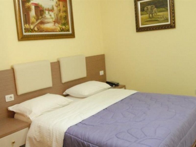 Hotel Relax City Center Tirana Esterno foto